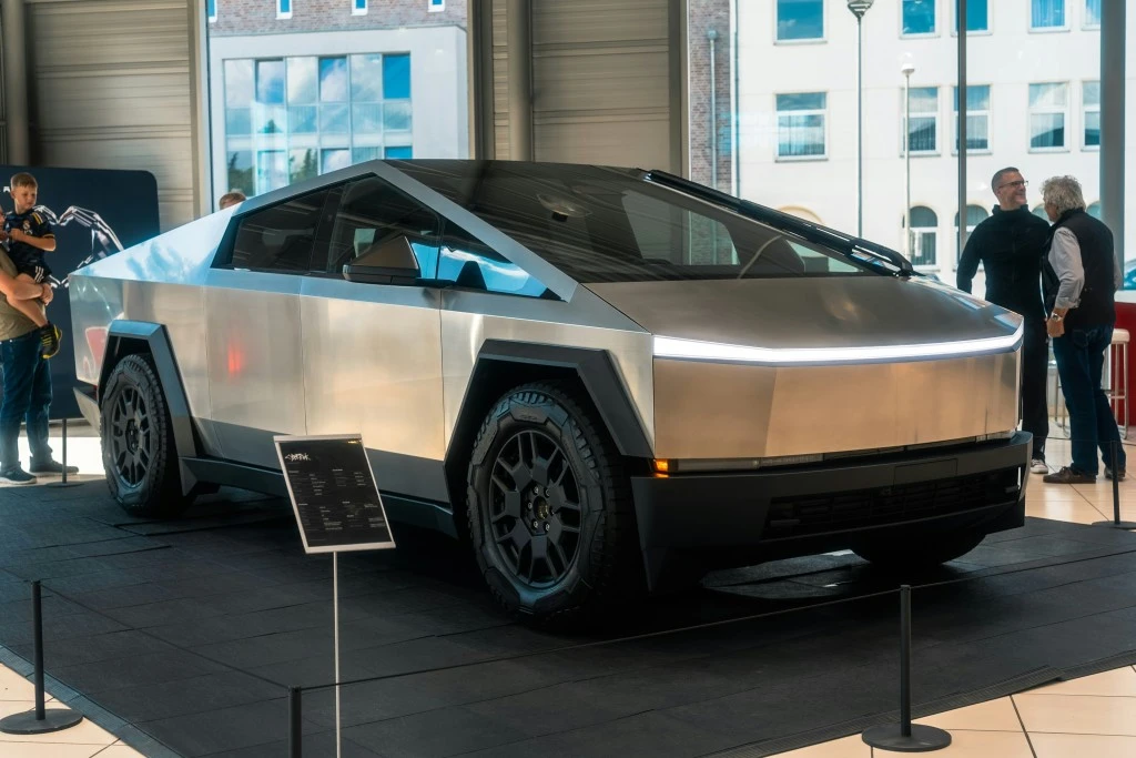 Is the Future of Electric Vehicles Solar? | 2025 Insights